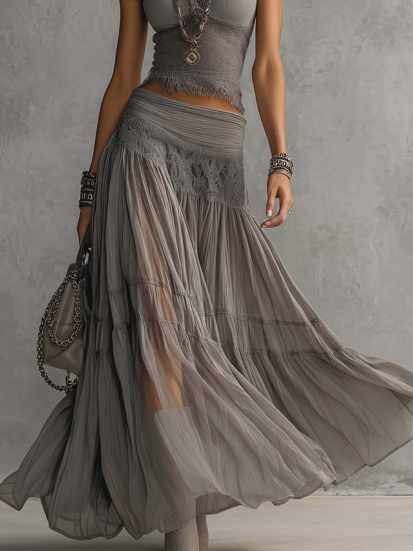 Esmeralda | Ensemble haut gris transparent à panneaux en dentelle et jupe maxi plissée