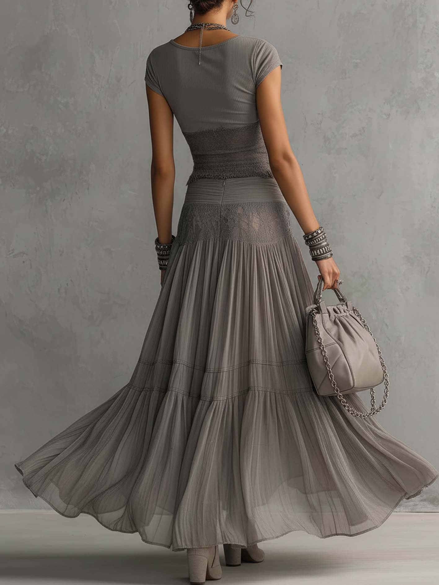 Esmeralda | Ensemble haut gris transparent à panneaux en dentelle et jupe maxi plissée