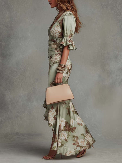 Robe maxi asymétrique en satin vert à motifs floraux, manches cloche à volants, décolleté en V
