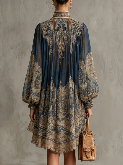 Zélide | Robe mini en chiffon bleu marine à imprimé baroque et col montant à ourlet irrégulier