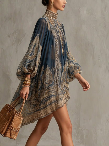 Zélide | Robe mini en chiffon bleu marine à imprimé baroque et col montant à ourlet irrégulier