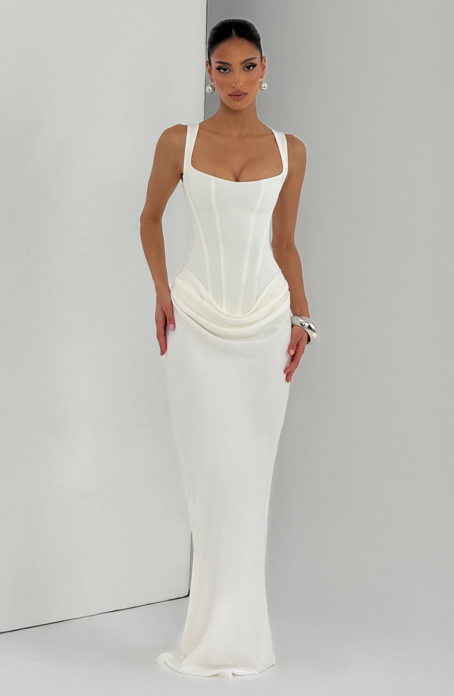 Élodie - Robe maxi à encolure carrée